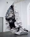 Michael Just, Untitled black aluminum piece, 2005, Aluminium, enamel, steel wire, 680 x 400 cm, Photo : Archiv, 