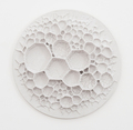 Mary Bauermeister, Kleines Wabenbild (Small honeycomb image), 1958, Casein, plastic mass on wood, Ø 30 cm, Photo: setform.de, 